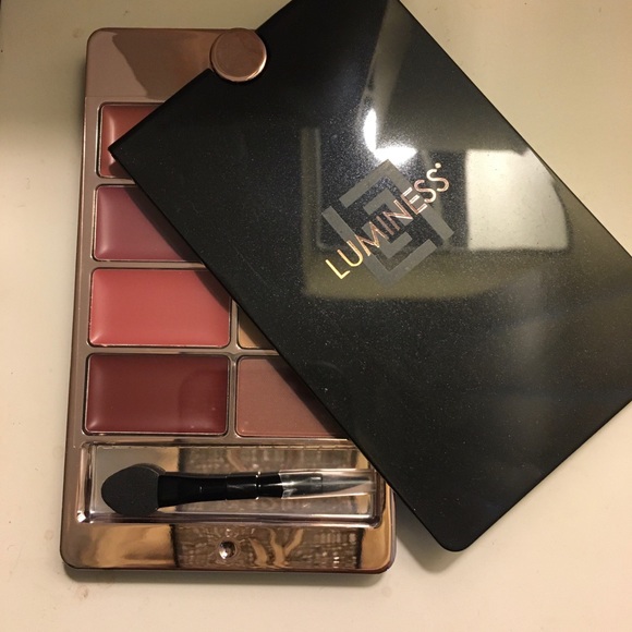 🌺SOLD🌺Luminess Alluring Lip & Eye Palette Double… - Picture 11 of 14